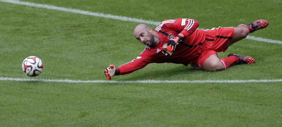 In der Saison 2014/15 stand er für Bayern München zwischen den Pfosten.