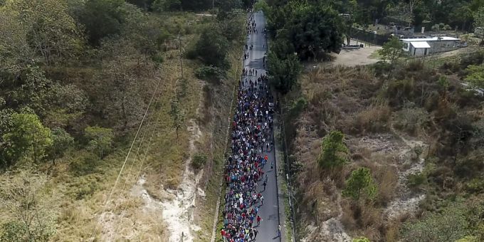 Über tausend Flüchtlinge aus Honduras an der Grenze zu Guatemala. Flüchtlinge