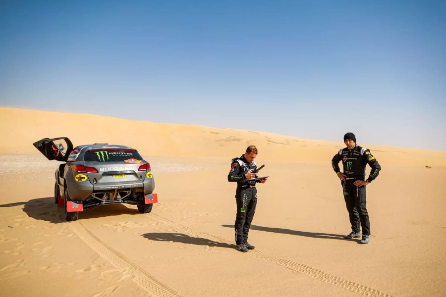 Für den zweifachen Rallye Dakar Gesamtsieger Nani Roma ist die Rallye nach einem Defekt vorzeitig zu Ende.