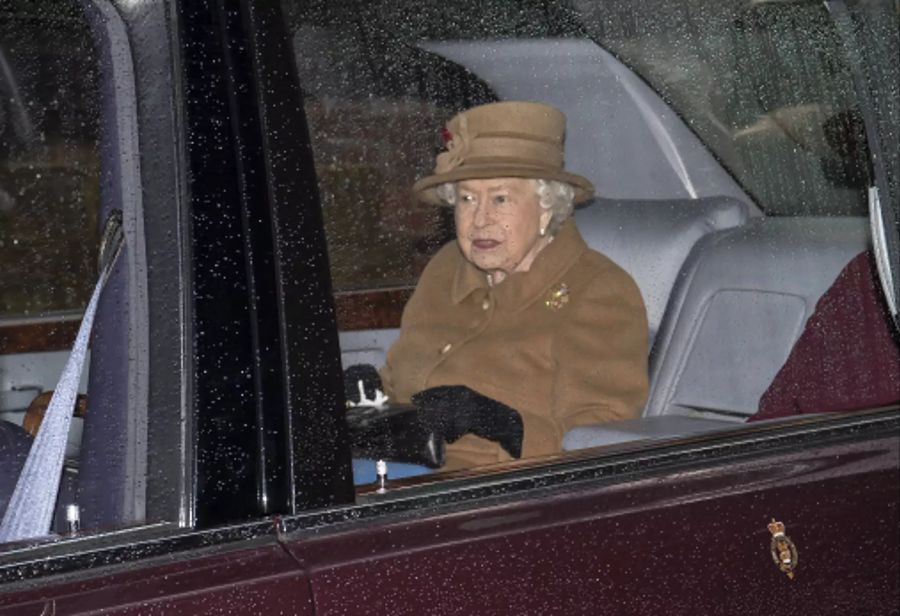 Die Queen fährt 2019 in Sandringham vor.