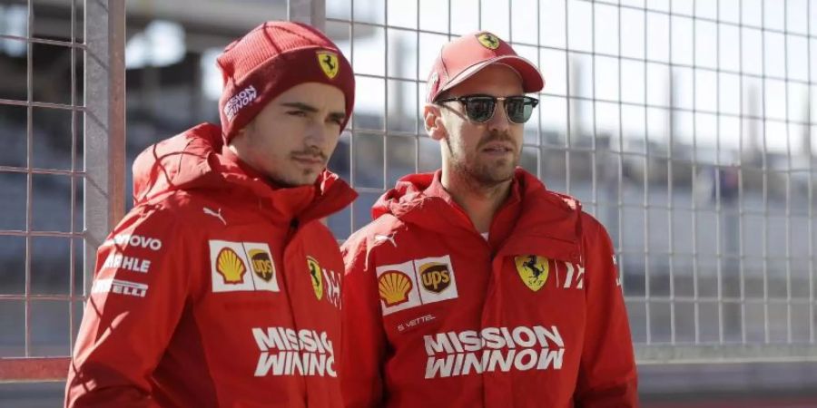 Charles Leclerc (l) und Sebastian Vettel sind bei der Scuderia Ferrari gleichberechtigt. Foto: Darron Cummings/AP/dpa