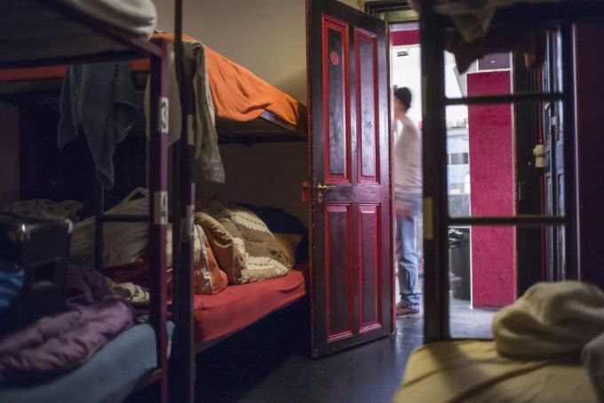 Der Sleeper verfügt über 20 Schlafplätze zum Preis von je fünf Franken. Schlafplätze sleeper coronavirus