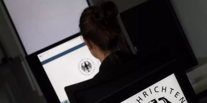 Das EU-Parlament hat sich gegen die biometrische Massenüberwachung von Menschen ausgesprochen. massenüberwchung