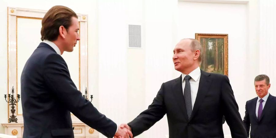 Russlands Präsident Wladimir Putin trifft in Wien auf den österreichischen Bundeskanzler Sebastian Kurz.