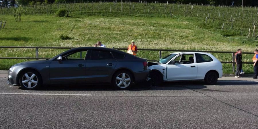 In Aesch BL kollidierten am Freitagabend zwei Autos.