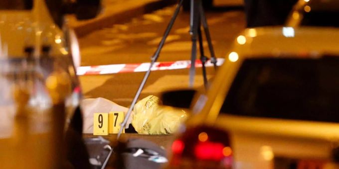 In der Nähe der Pariser Oper kam es zu einer Messer-Attacke. In der Nähe der Pariser Oper kam es zu einer Messer-Attacke.