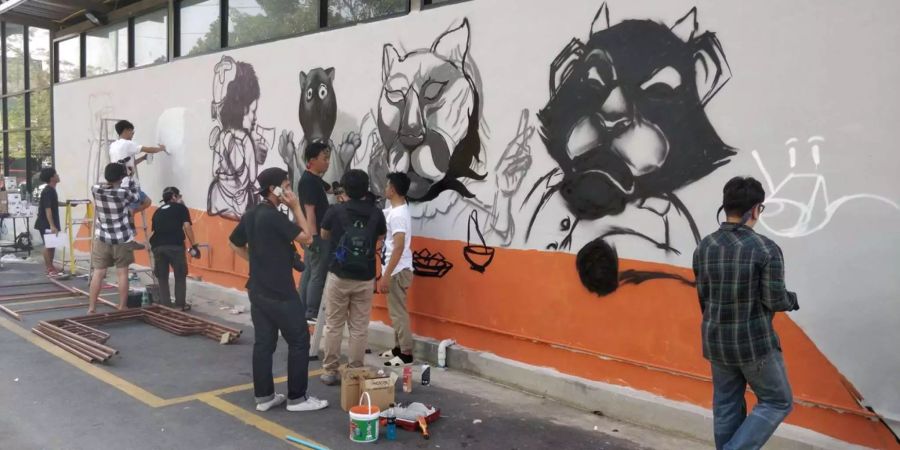 Viele Graffiti von Panthern schmücken die thailändischen Strassen.