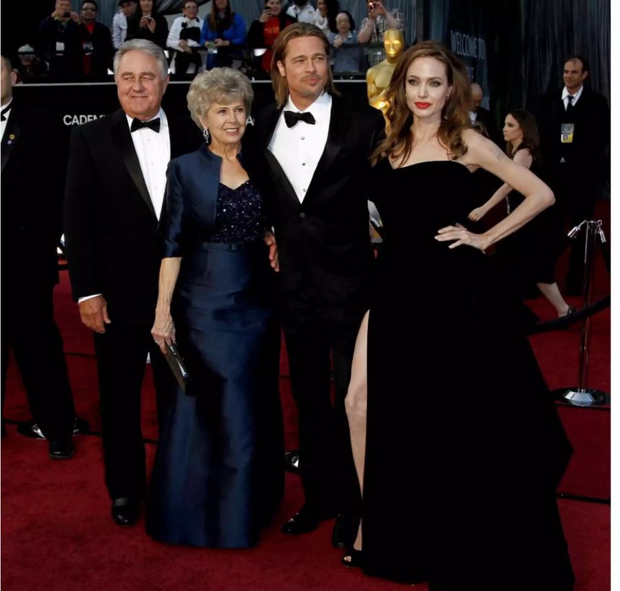 An öffentlichen Auftritten halten sich Jane und Angelina zurück: Hier die ganze Schar 2012 Academy Awards in Los Angeles.