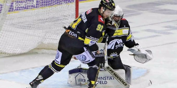 Das deutsche Eishockey-Team Iserlohn Roosters bei einem Spiel. Iserlohn Roosters