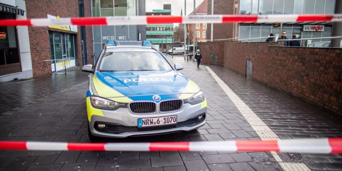 Amberg und Bottrop - Deutsche Regierung verurteilt Attacken