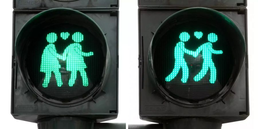 Zwei Ampeln in Köln in Form homosexueller Pärchen.