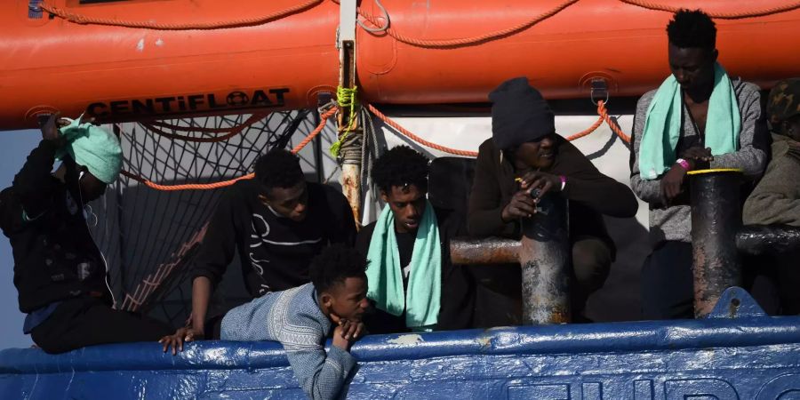 Migranten an Bord des Rettungsschiffs «Sea Watch 3».