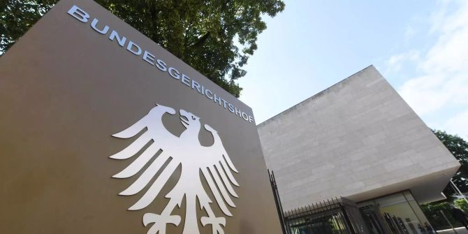 Ein Hinweisschild mit Bundesadler und dem Schriftzug «Bundesgerichtsho