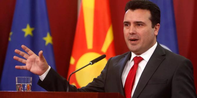 Zoran Zaev hält eine Pressekonferenz in Skopje ab.