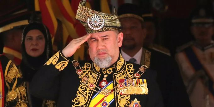 Der malaysische König Sultan Muhammad V gab am Sonntag seinen Rücktritt bekannt. Über seine Gründe wird nun spekuliert. Der malaysische König Sultan Muhammad V.