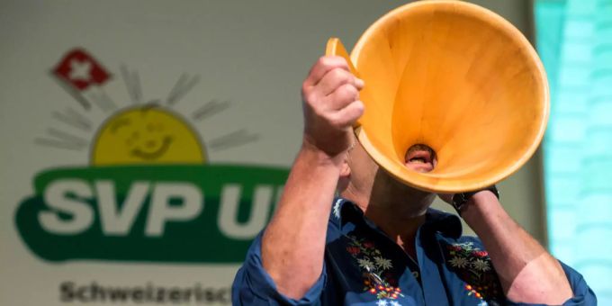 Ein Alpsegen wird gesprochen während der Delegiertenversammlung der SVP am 25. August 2018 in Unterägeri. Alpsegen an einer SVP-Delegiertenversammlung.