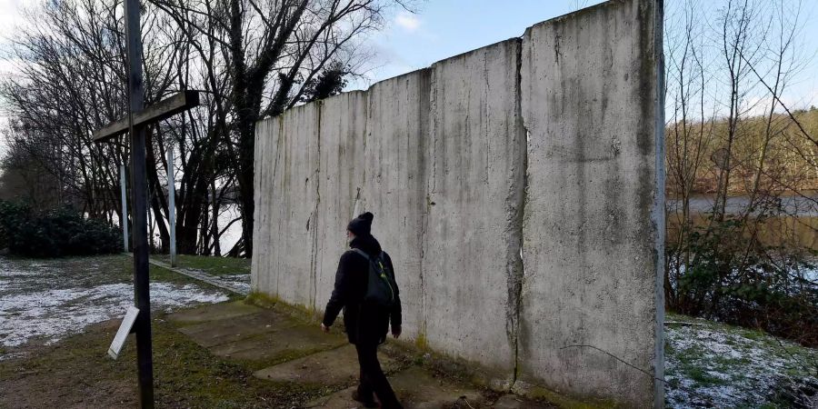 Vor wenigen Tagen entdeckte man einen Abschnitt der Berliner Mauer wieder.