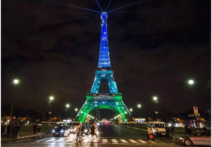 #Oneplanet war gestern am grün beleuchteten Eiffelturm am Rande des Klimagipfels in Paris zu lesen. #Oneplanet war gestern am grün beleuchteten Eiffelturm am Rande des Klimagipfels in Paris zu lesen.
