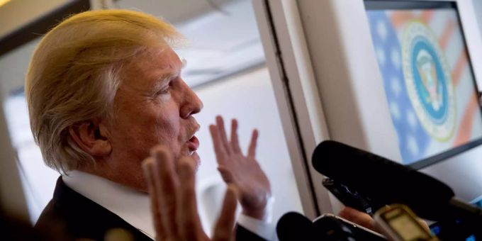Jetzt steht Trump plötzlich auf der Seite der Geheimdienste. Jetzt steht Trump plötzlich auf der Seite der Geheimdienste.