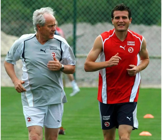 Unter Nati-Trainer Köbi Kuhn wurde Alex Frei zum Captain. j