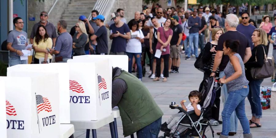 Early midterm elections voting in California