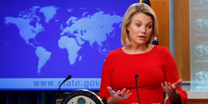 Heather Nauert, Sprecherin des US-Aussenministeriums, spricht während einer Pressekonferenz.