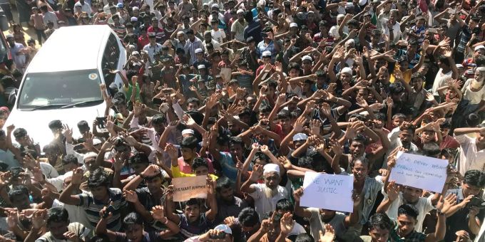 Rohingya-Flüchtlinge demonstrieren gegen die Rückführung nach Myanmar. Rohingya-Flüchtlinge demonstrieren gegen die Rückführung nach Myanmar.
