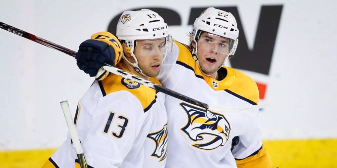 Kevin Fiala feiert sein Tor gegen die Calgary Flames mit Teamkollege Nick Bonino. Kevin Fiala feiert sein Tor gegen die Calgary Flames mit Teamkollege Nick Bonino.