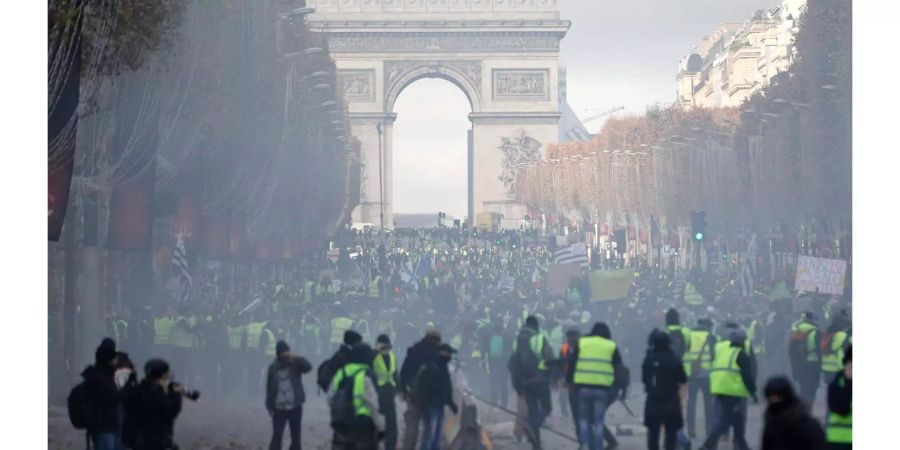 Der Triumphbogen in Paris am 24. November.