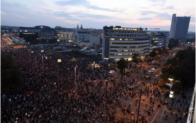 Mit dem Konzert wollten die beteiligten Musiker ein lautes Zeichen gegen Rassismus und Fremdenfeindlichkeit setzen - Keystone Mit dem Konzert wollten die beteiligten Musiker ein lautes Zeichen gegen Rassismus und Fremdenfeindlichkeit setzen - Keystone