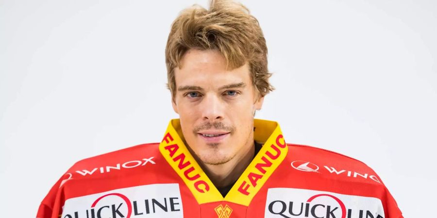 Eishockey-Goalie Jonas Hiller bringt sein Lächeln zum Vorschein.