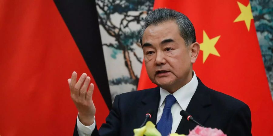 Chinas Aussenminister Wang Yi bei einer Pressekonferenz.