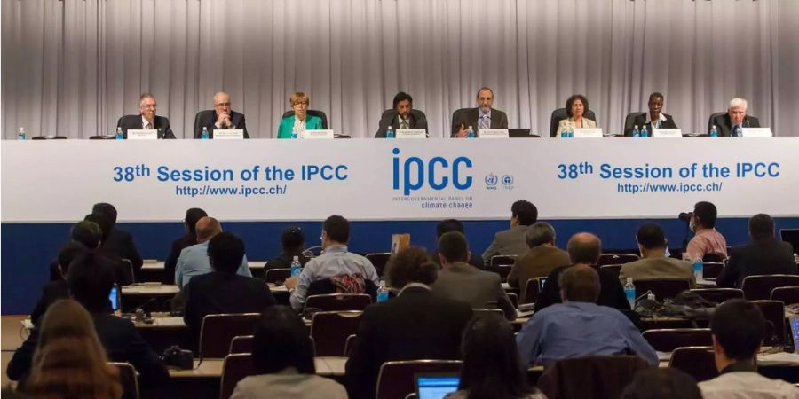 Die Pressekonferenz der IPCC in Yokohama, Japan.