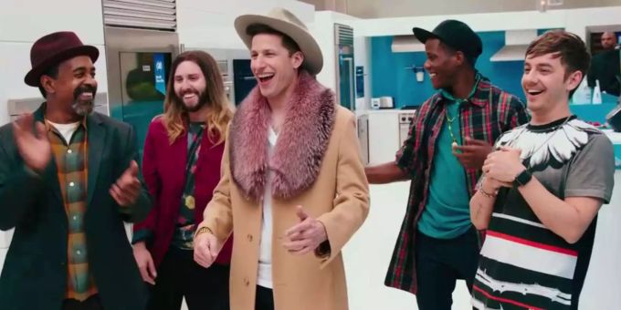 Andy Samberg (Mitte) und Jorma Taccone (rechts) spielen Conner Friel und Owen Bouchard in Popstar: Never Stop Never Stopping. Andy Samberg (Mitte) und Jorma Taccone (rechts) spielen Conner Friel und Owen Bouchard in Popstar: Never Stop Never Stopping.