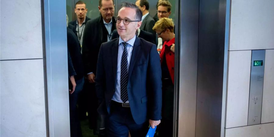 Heiko Maas, Aussenminister Deutschlands, geht zu einer Sondersitzung im Deutschen Bundestag.