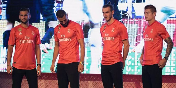 Spieler von Real Madrid: Nacho, Benzema, Bale und Kroos bei der Vorstellung des Ausweichtrikots. Spieler von Real Madrid: Nacho, Benzema, Bale und Kroos bei der Vorstellung des Ausweichtrikots.