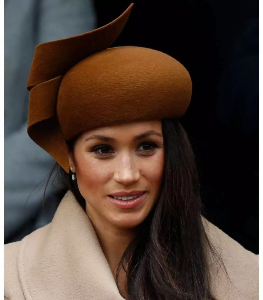 Allein für die Hut-Kreation von Philip Treacy blätterte Meghan 785 Franken hin.