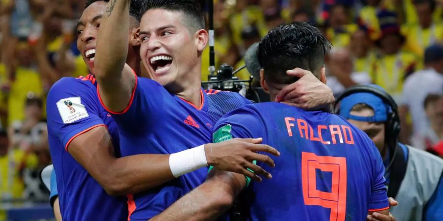 Die Kolumbien-Stars Falcao und James jubeln nach dem Sieg gegen Polen.