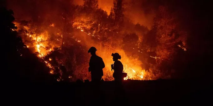 Kalifornien Usa Feuerwehrmann Bei Loscharbeiten Getotet