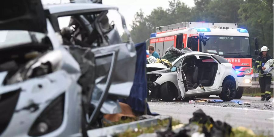 Vier Menschen kamen bei der Karambolage ums Leben.