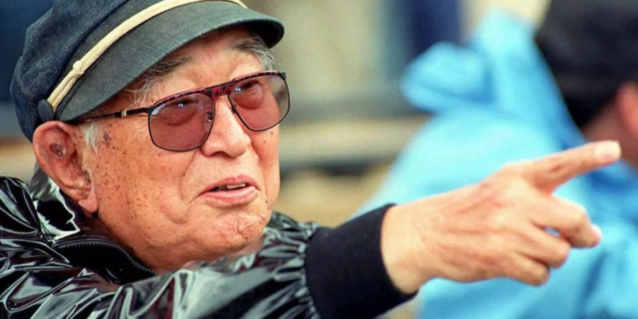 Der Reggiseur Akira Kurosawa arbeitete eng mit dem verstorbenen Shinobu Hashimoto zusammen.