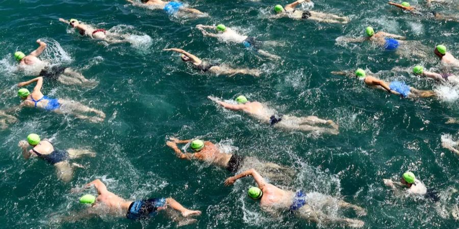 An der Stadtzürcher Seeüberquerung nahmen in diesem Jahr weniger Schwimmer teil.