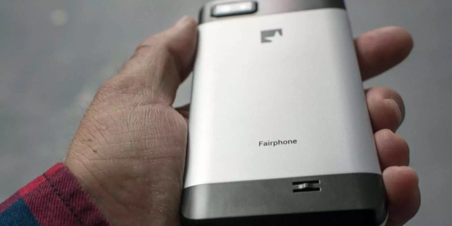 Die Unternehmer hinter Fairphone finanzieren sich unter anderem mit Spenden.