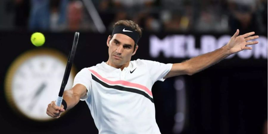 Roger Federer steht heute für einmal neben dem Platz im Einsatz.