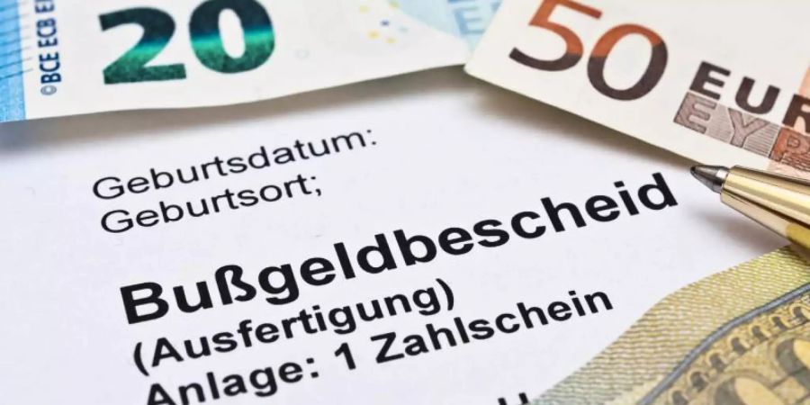 Wer sich nicht an die Verkehrsregeln hält und erwischt wird, muss künftig wohl mit höheren Bussgeldern rechnen. Foto: VON RUEDEN/Stockfotos-MG - stock.adobe.com/obs