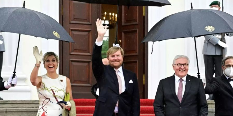Bundespräsident empfängt das Königspaar im Schloss Bellevue