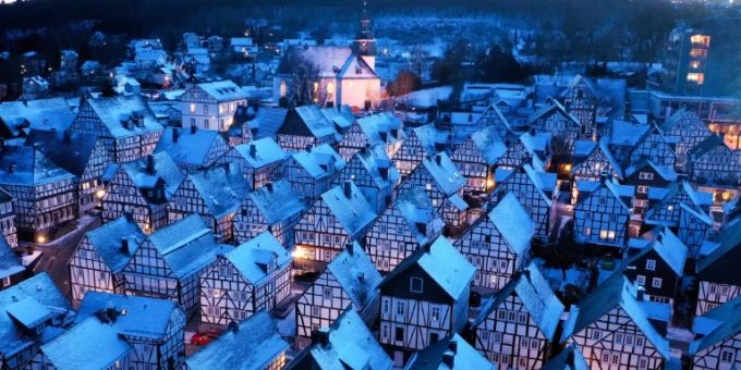 Häuser im nordrhein-westfälischen Freudenberg im Februar Häuser