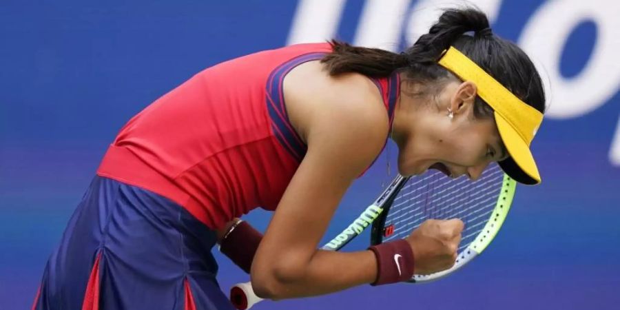 Emma Raducanu hat bei den US Open das Halbfinale erreicht. Foto: Seth Wenig/AP/dpa