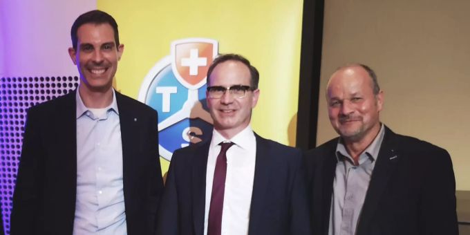 Thierry Burkart (links) mit seinen Nachfolgern Patrick Gosteli (Präsident) und Markus Bütikofer, Vizepräsident (rechts) tcs-crew