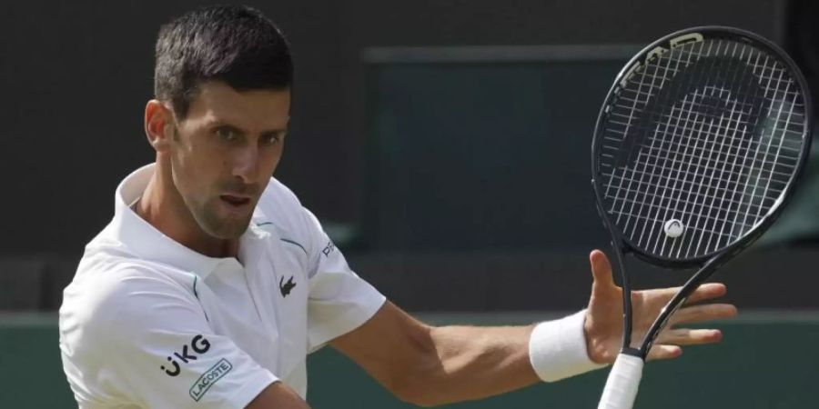 Im Wimbledon-Finale der Herren trifft der Serbe Novak Djokovic auf den Italiener Matteo Berrettini. Foto: Alberto Pezzali/AP/dpa